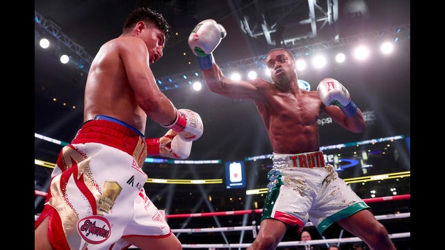 Spence defends IBF welterweight title with win over Garcia at AT&T Stadium