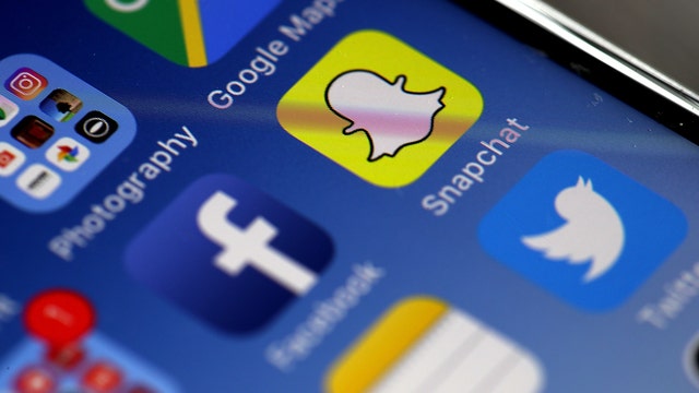 US now seeking social media details from all visa applicants