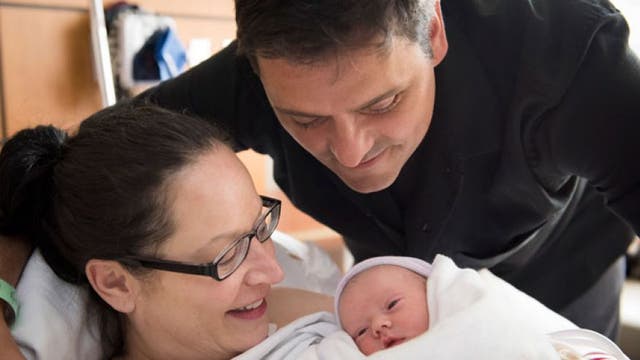 Couple marries in hospital while bride is in labor