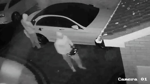 Thieves use high-tech device to steal Mercedes (VIDEO)