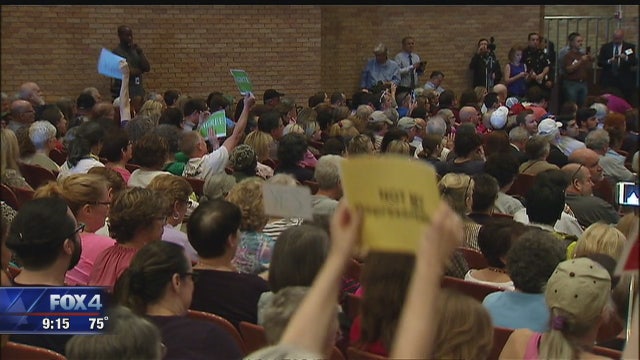 Town hall meeting with Dallas lawmaker turns rowdy