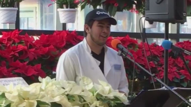 Grocery store employee stuns shoppers with performance of 'O Holy Night'