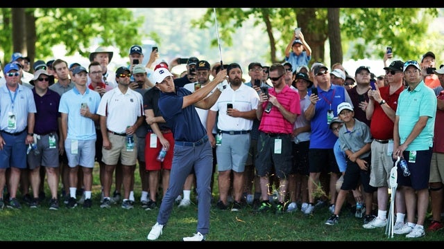 Spieth momentarily loses cool, shoots 66 at PGA Championship