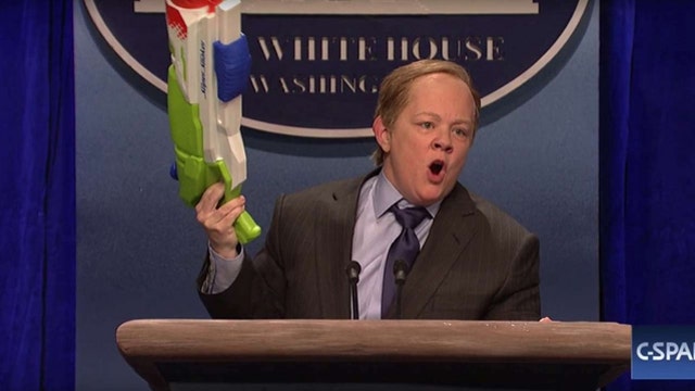 With McCarthy playing Spicer, 'SNL' cranks up Trump satire