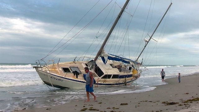 'Ghost boat' washes ashore on Florida beach