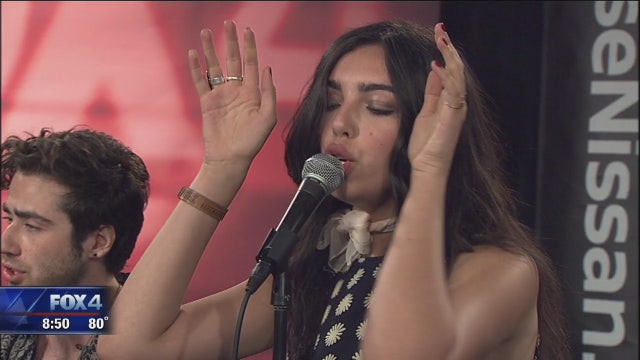 Musical Guest: The Heirs