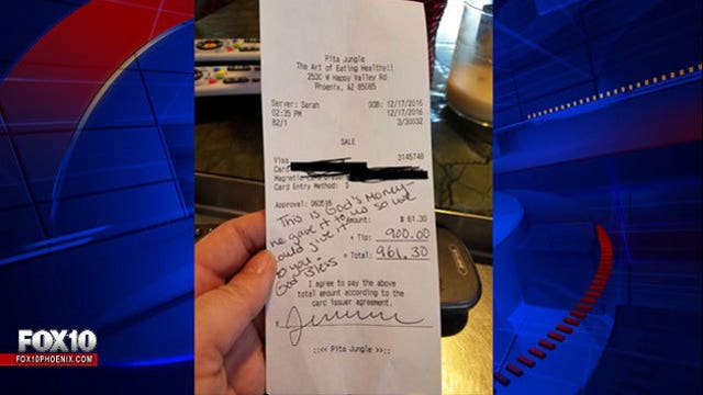 Pregnant Phoenix server receives $900 tip