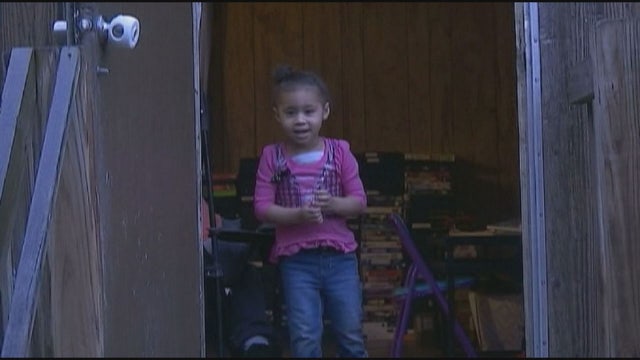 2-year-old girl calls 911 for wardrobe emergency, police say
