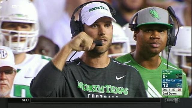 Del Rio hurts knee, No. 23 Florida blanks North Texas 32-0