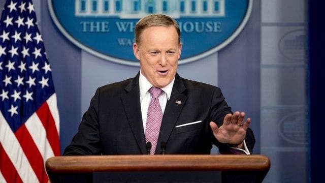 Spicer apologizes for 'insensitive' reference to Holocaust