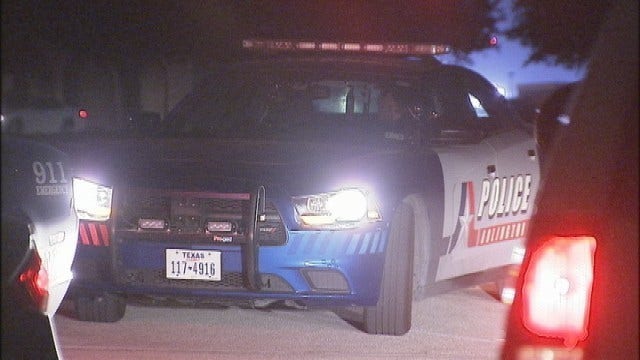 Meetup to buy rare coins ends in theft, shooting in Parks Mall parking lot, Arlington police say