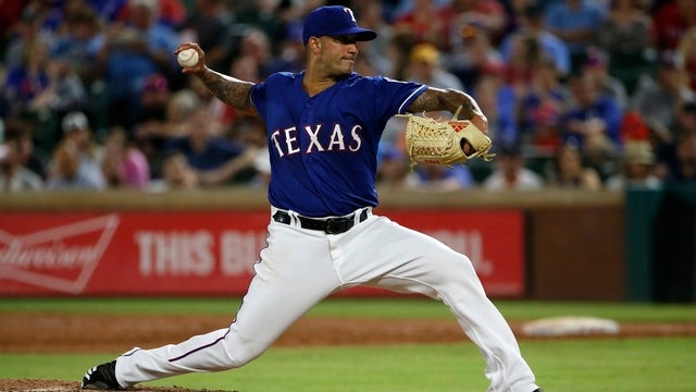 Rangers re-sign Bush on minor league deal amid elbow rehab