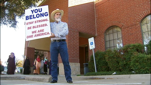 Man's 'You Belong' sign at Irving mosque gets worldwide attention