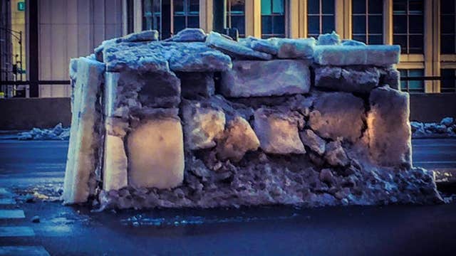 Man builds igloo in middle of downtown Chicago