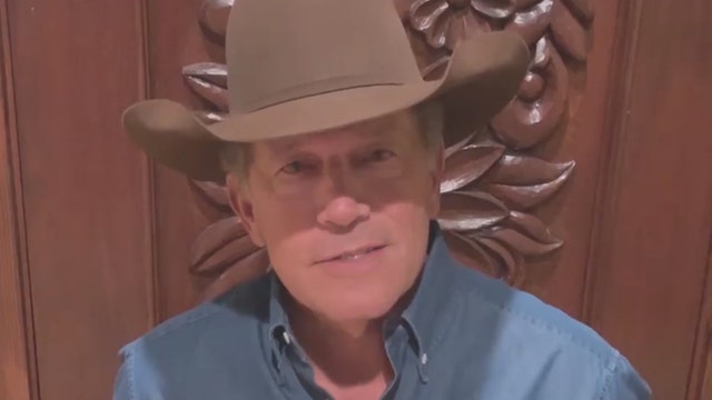 George Strait says he's coming to Fort Worth for first concert in Dickies Arena