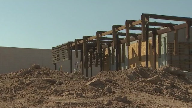 Site of former drug houses in Phoenix gains new life, as community garden moves in