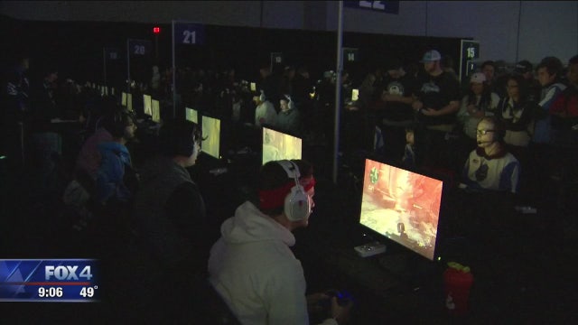 Massive gaming convention resumes in Dallas after Friday bomb scare