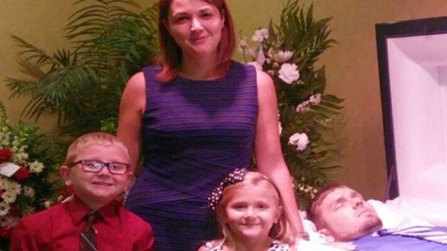 Mom's viral photo reveals the painful reality of heroin