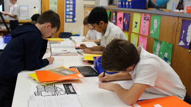 Senior citizens help Dallas students learn cursive