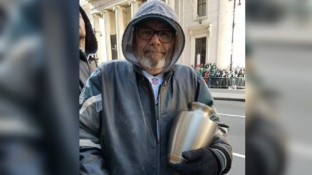 Eagles fan brings wife's ashes to first ever Eagles Super Bowl parade