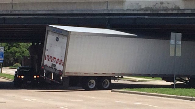 18-wheeler gets stuck under Tollway overpass