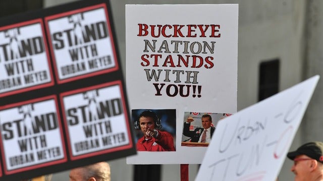 Ohio State opens practice but keeps coaches, players away