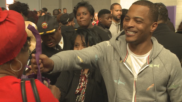 T.I. gives away turkeys to Atlanta seniors