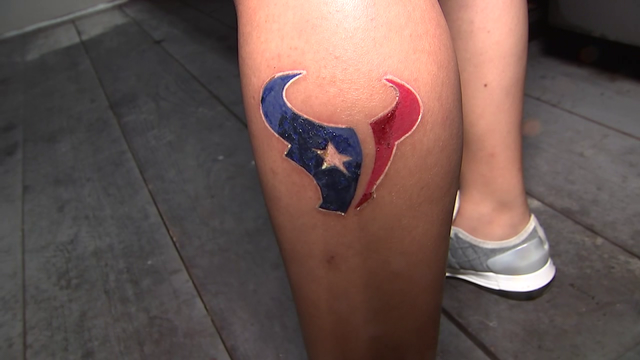 Cowboys fan gets Texans tattoo after losing bet
