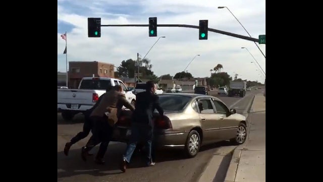 Video: Donald Trump Jr. helps stranded motorist