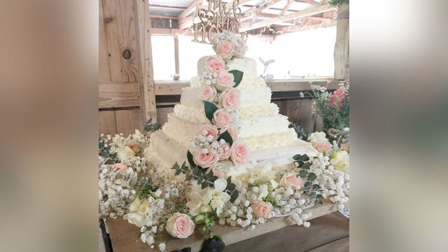 ‘Beautiful on a budget': DIY wedding cake sourced from Costco, Trader Joe's only cost $50