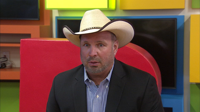 Garth Brooks dedicates remodeled playroom at Children's Medical Center of Dallas