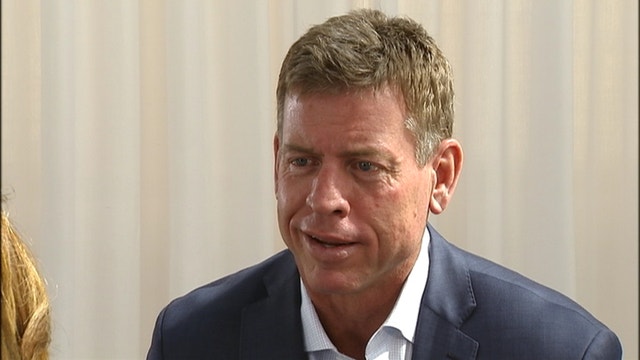 Troy Aikman teams up with United Way for Dallas Cowboys ‘90s reunion
