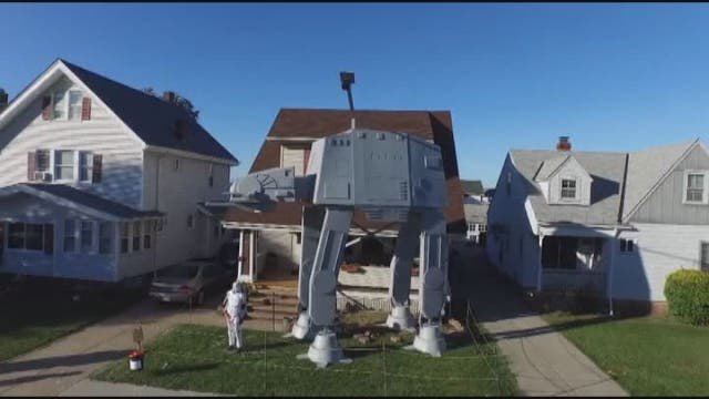 Ohio family builds massive Star Wars Halloween decoration