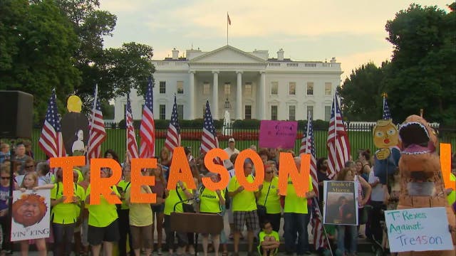 Rosie O'Donnell, Broadway stars protest outside White House