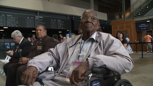 World War II Veteran turns 107 with a party in New Orleans