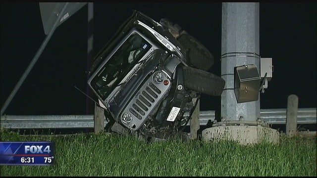 2 ejected, 1 killed in I-35E crash
