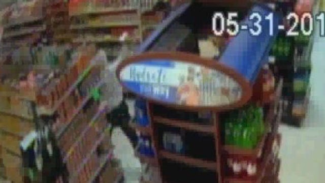 Florida deputy hurls Bush bean cans to subdue suspect