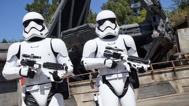 10 must-do experiences inside Star Wars: Galaxy's Edge
