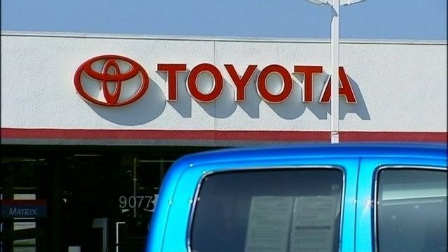 Toyota recalls 320,000 trucks and SUVs for air bag problem