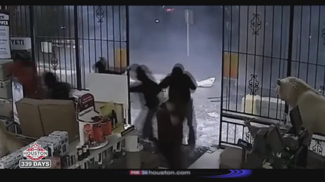 Wild gun store heist caught on video, 3 suspects arrested