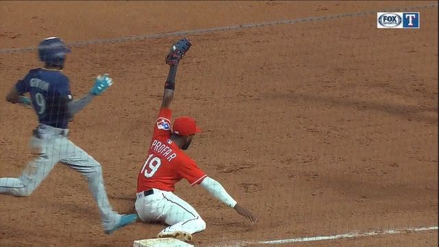 Healy hit in 12th pushes Mariners past Rangers 4-3