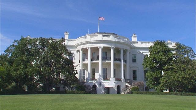 Sinkhole opens up on White House lawn