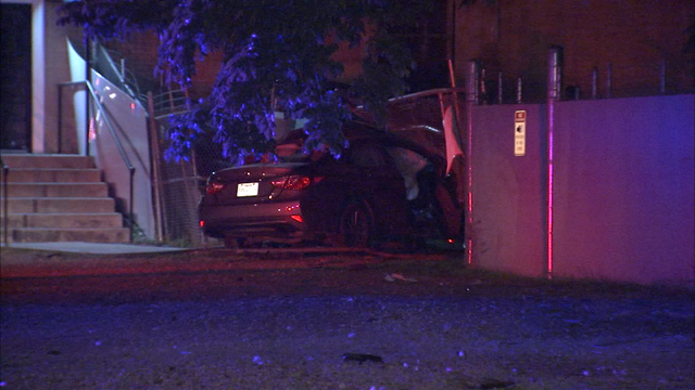 Police chase ends in crash in Dallas