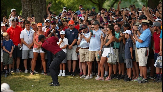 Woods teeters on edge of title in agonizing 2nd place at PGA