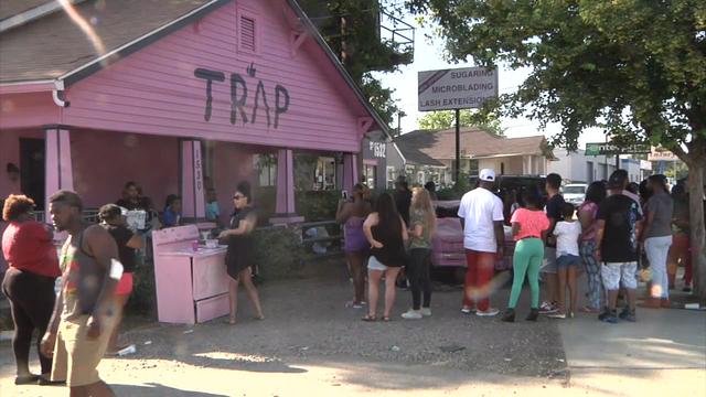Pink 'Trap House' in Atlanta drawing hundreds