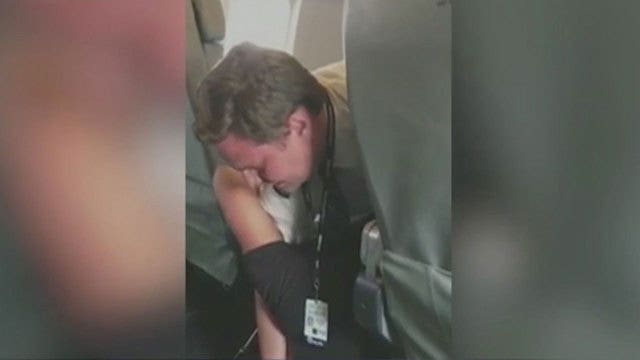 Video of pilot taking down disruptive passenger
