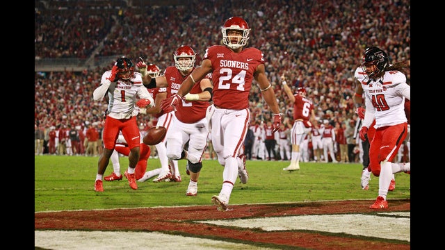 Mayfield leads No. 10 Oklahoma to 49-27 win over Texas Tech