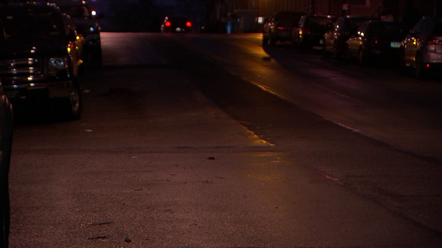 Police: Pizza delivery man shot, fires back at robber