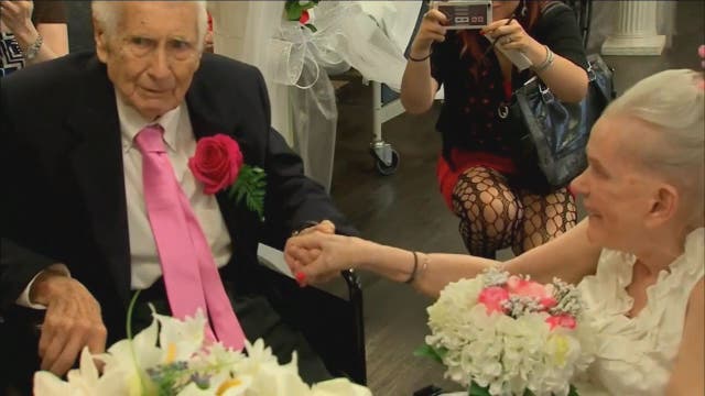 Couple renews wedding vows after 75 years married