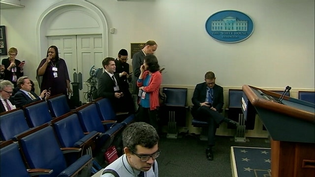 White House bars major news outlets from media gaggle